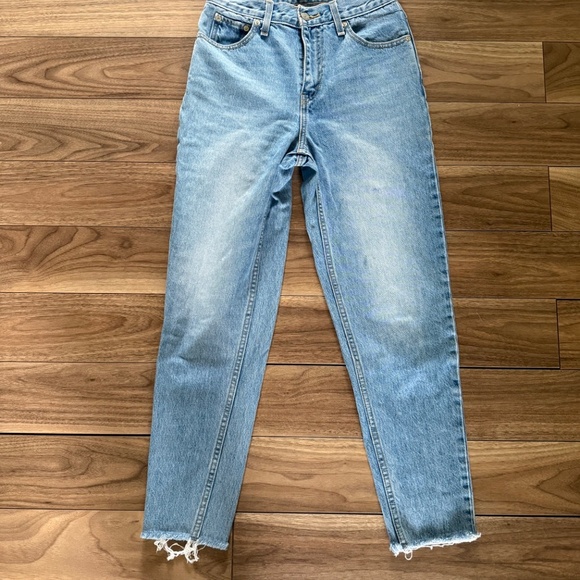 Levi’s Mom Jeans | Size 25 | Light Wash Raw Hem - Picture 2 of 8